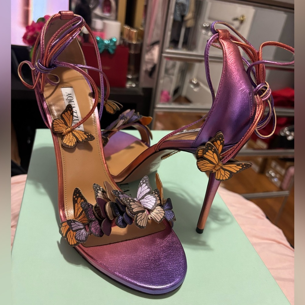 Aquazzura butterfly sandals, size 41, in a metallic ombré purple to orange. - Picture 3 of 7